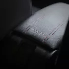 RATI ARMSTER 3 Armlehne CITROEN E-C3 AIRCROSS 2024-  [schwarz,vegan Leder,rote Nähte]