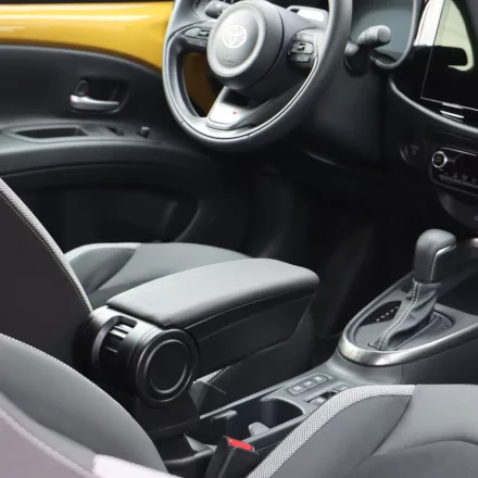 RATI ARMSTER 3 Armlehne TOYOTA AYGO X HYBRID 2026-  [schwarz,vegan Leder]