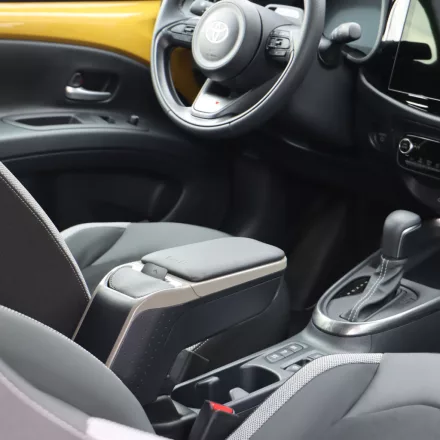 RATI ARMSTER 2 Armlehne TOYOTA AYGO X HYBRID 2026-  [grau,vegan Leder]