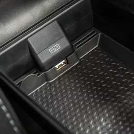   RATI ARMSTER 3 Armlehne sitzmontage DACIA SANDERO 2020- mit Original-Ellbogenstütze, ohne Lendenwirbelstütze [schwarz,vegan Leder,usb]